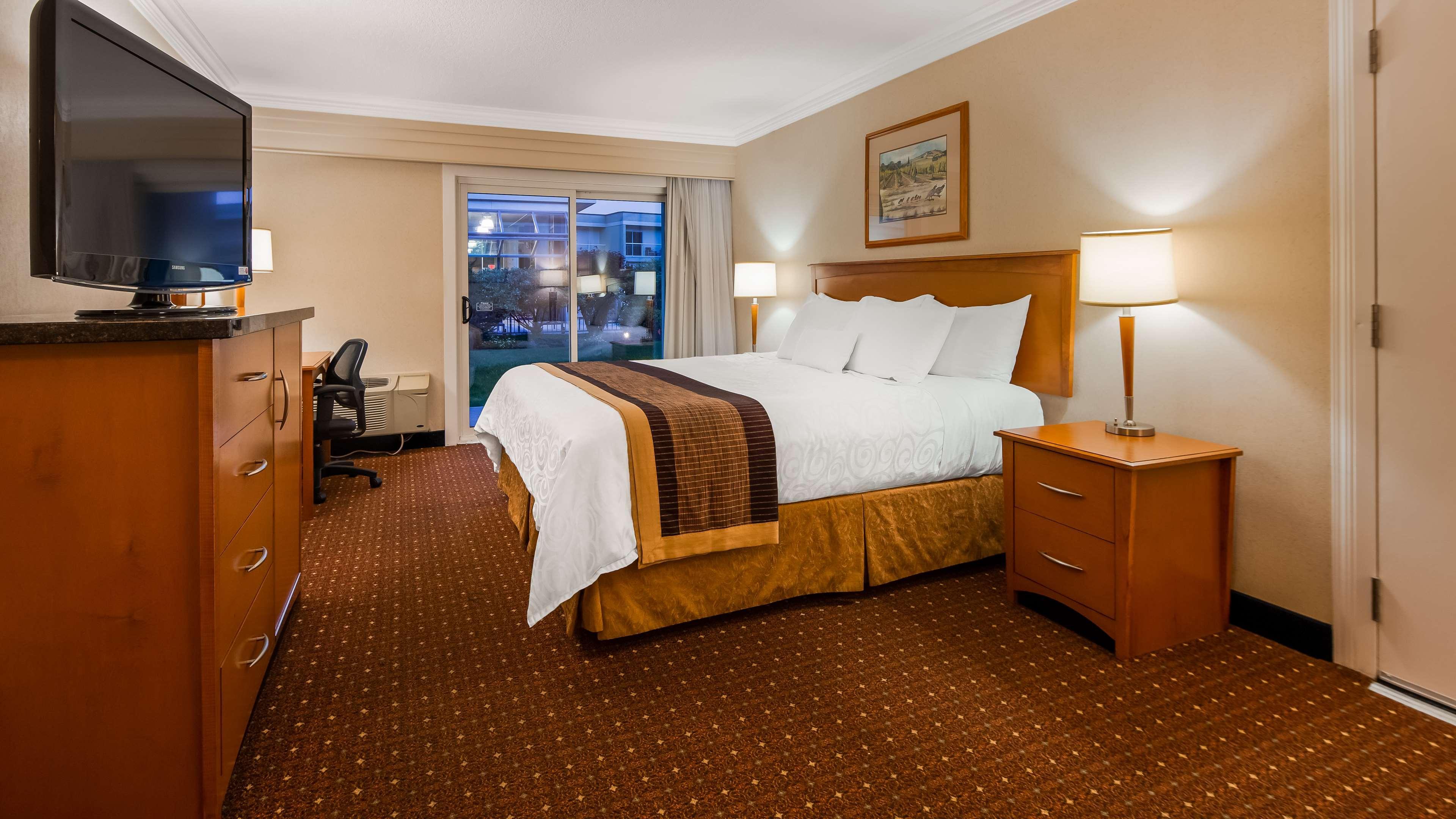เบสต์ เวสเทิร์น พลัส เคโลว์นา โฮเต็ล แอนด์ สวีตส์ Hotel ภายนอก รูปภาพ