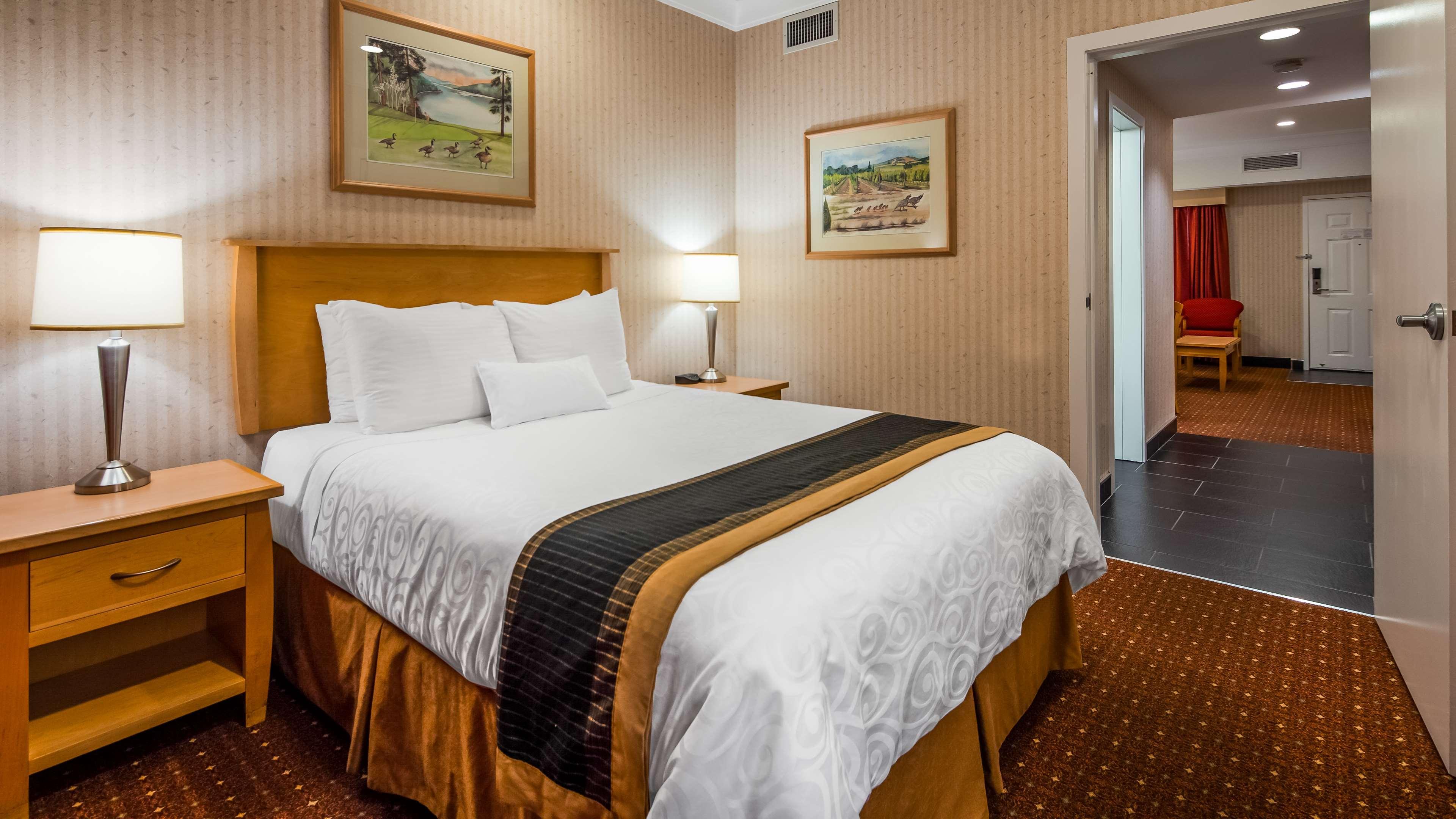 เบสต์ เวสเทิร์น พลัส เคโลว์นา โฮเต็ล แอนด์ สวีตส์ Hotel ภายนอก รูปภาพ