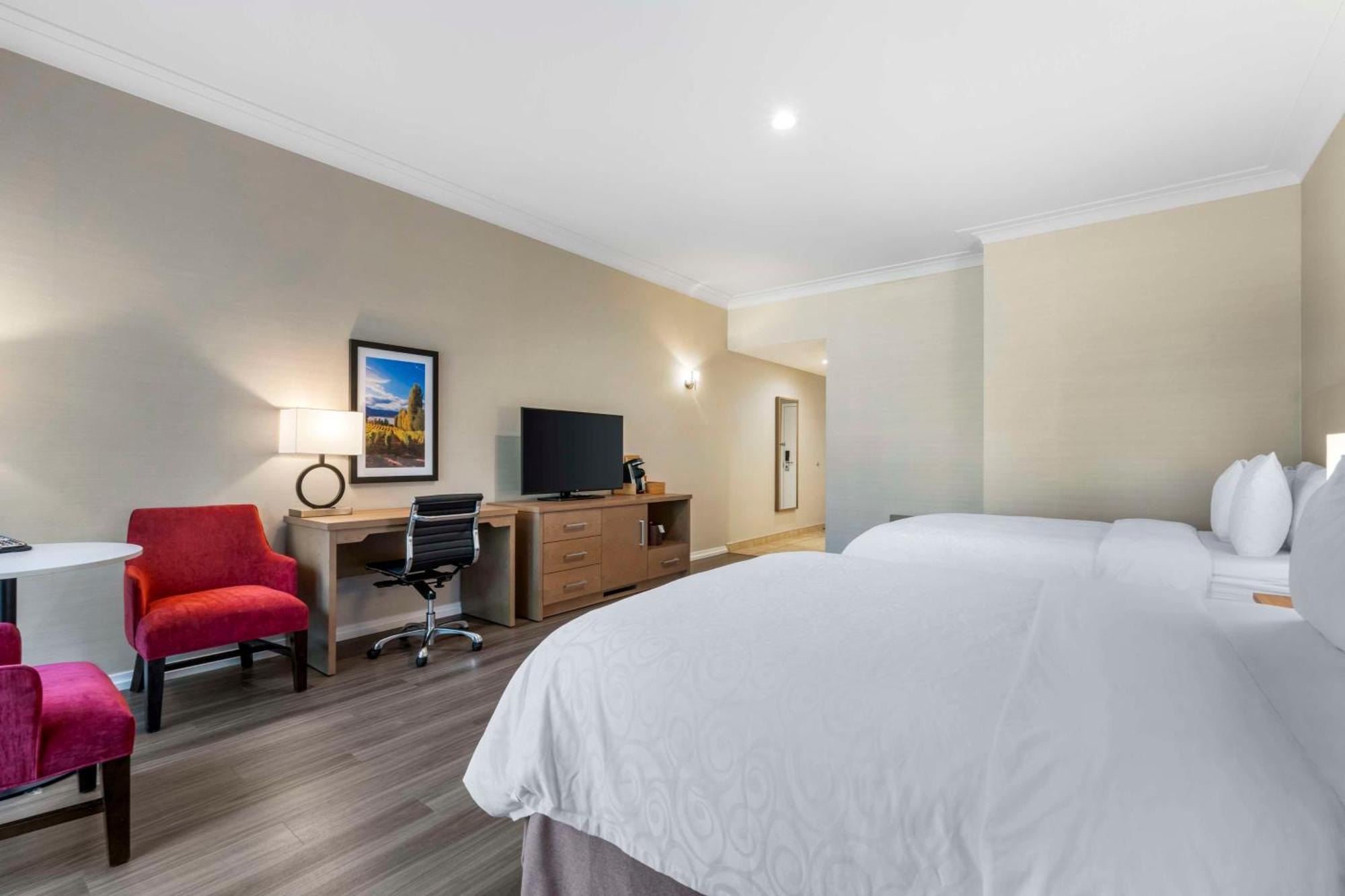 เบสต์ เวสเทิร์น พลัส เคโลว์นา โฮเต็ล แอนด์ สวีตส์ Hotel ภายนอก รูปภาพ