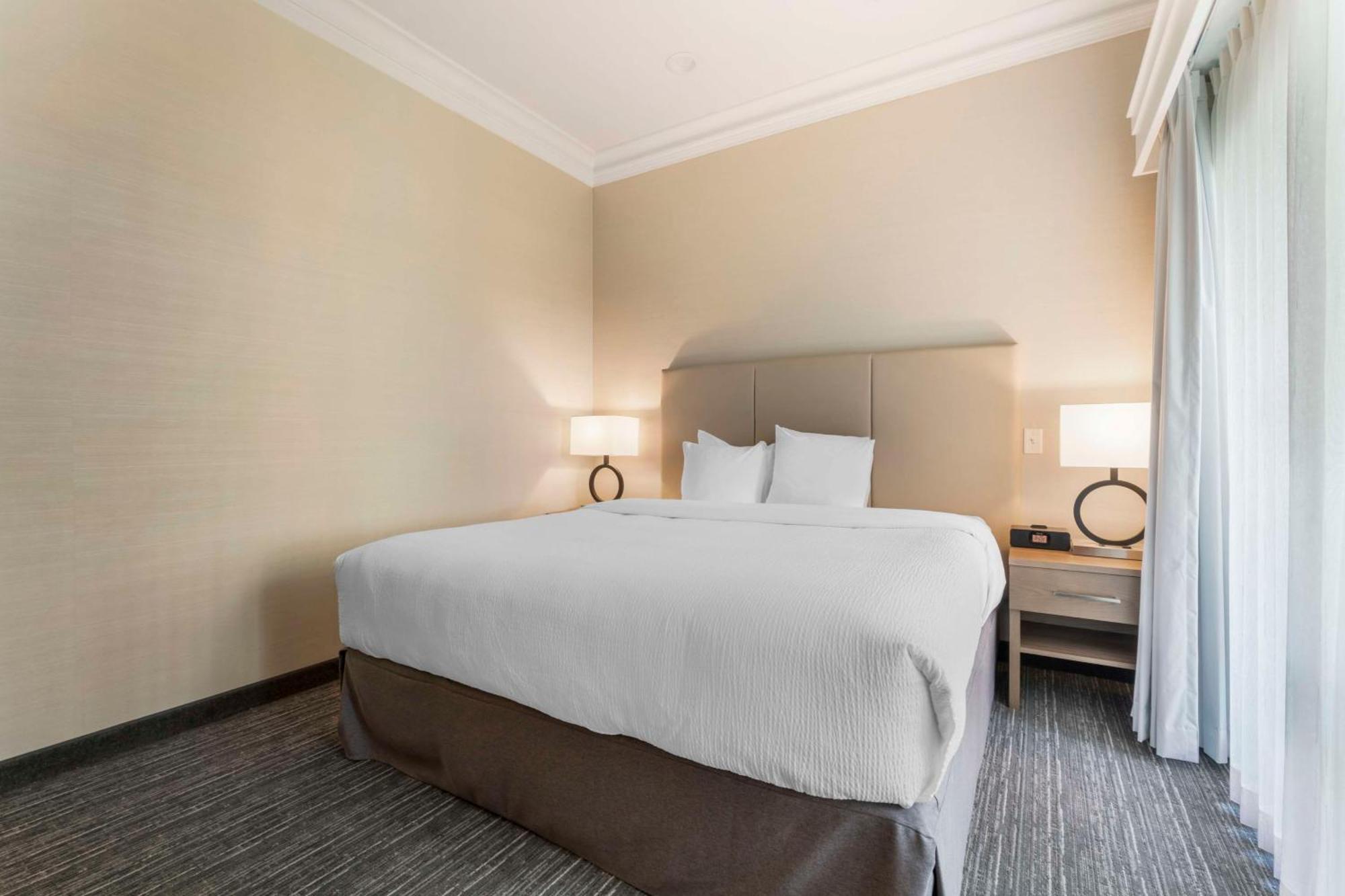 เบสต์ เวสเทิร์น พลัส เคโลว์นา โฮเต็ล แอนด์ สวีตส์ Hotel ภายนอก รูปภาพ