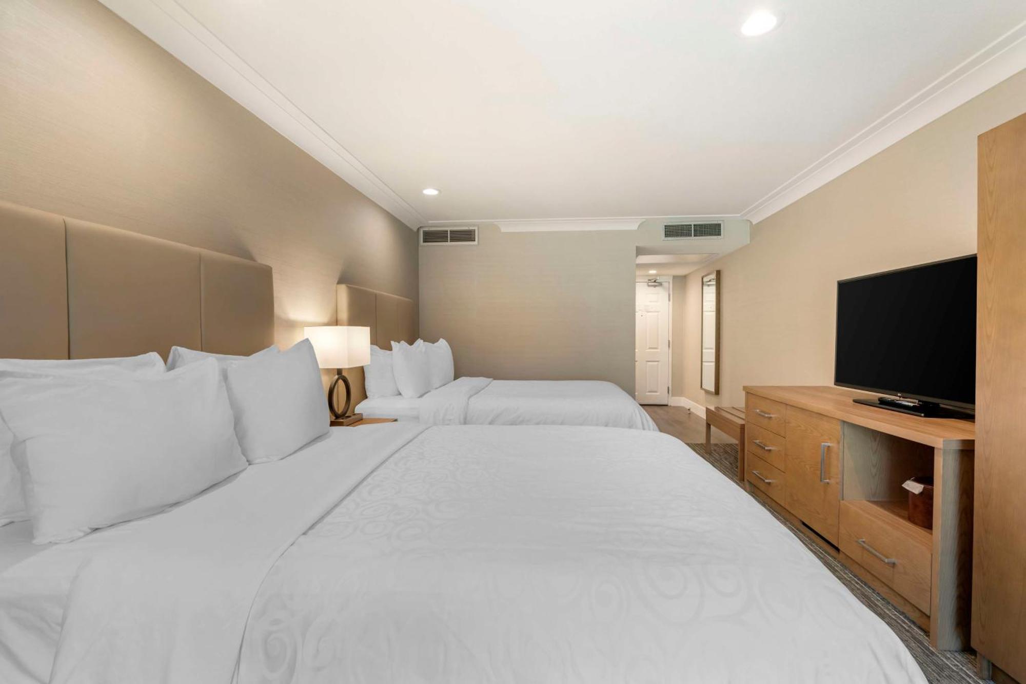 เบสต์ เวสเทิร์น พลัส เคโลว์นา โฮเต็ล แอนด์ สวีตส์ Hotel ภายนอก รูปภาพ