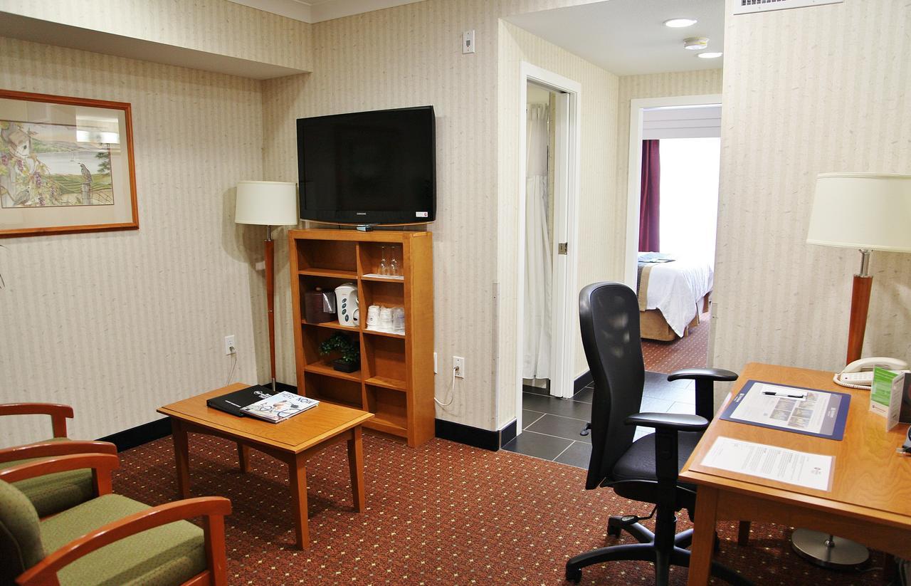 เบสต์ เวสเทิร์น พลัส เคโลว์นา โฮเต็ล แอนด์ สวีตส์ Hotel ภายนอก รูปภาพ